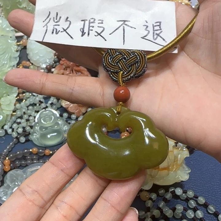 蛇纹石玉吊坠合金