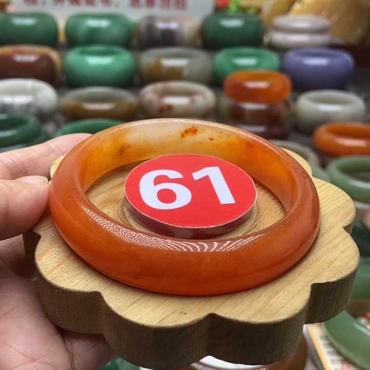 未镶嵌手镯石英质玉