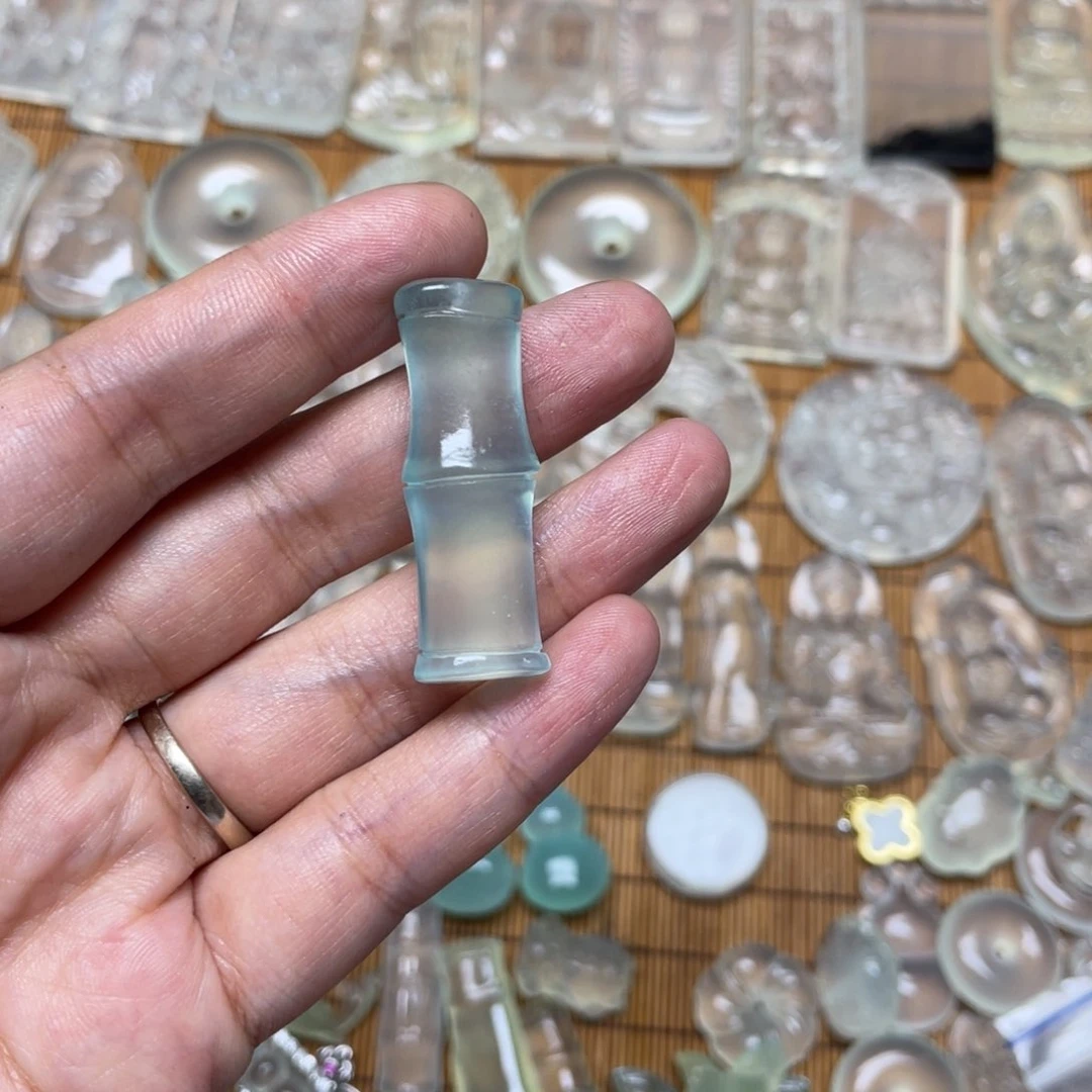 未镶嵌蛇纹石玉颈饰暴***哥