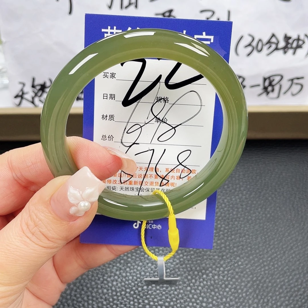 和田玉未镶嵌手镯