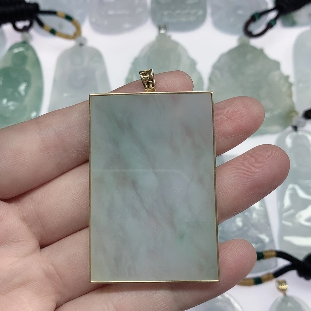 格***局翡翠18K金镶嵌颈饰无事牌