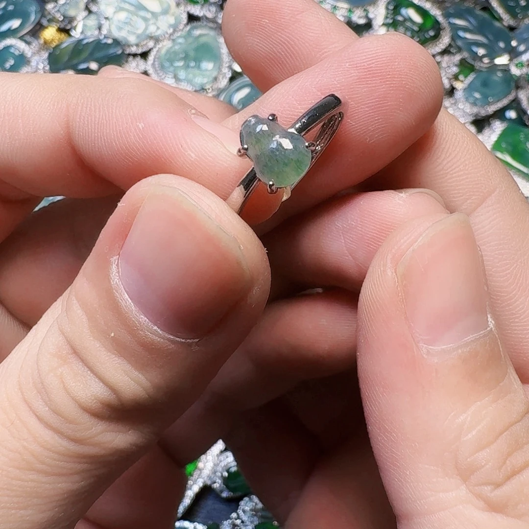 翡翠未镶嵌颈饰天然A货翡翠放漏