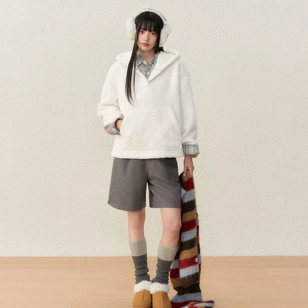 白色羊羔绒软糯女款韩系浣熊绒超温柔针织毛衣