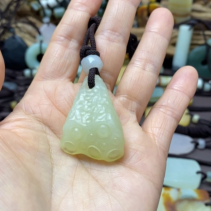 蛇纹石玉未镶嵌挂件