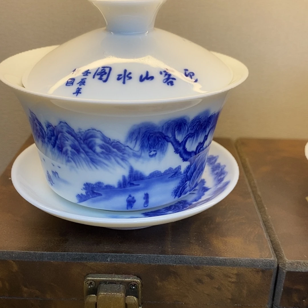盖碗里的水煮开后放入锅