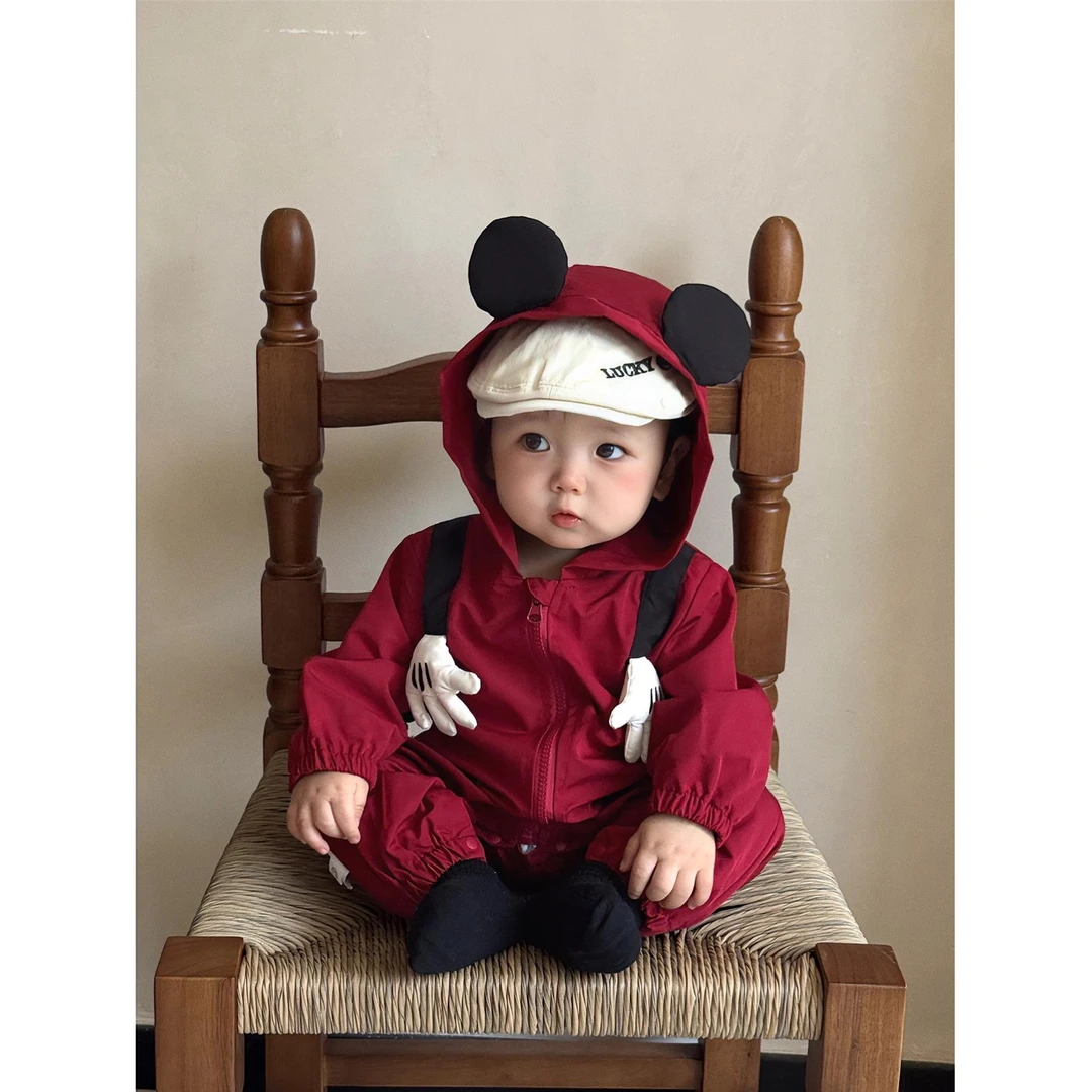 初秋婴儿衣服韩版帅气时髦宝宝冲锋衣外出服2025秋季新款防风外套