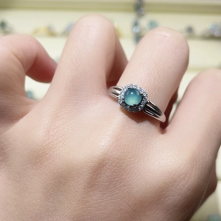 翡翠未镶嵌颈饰戒指