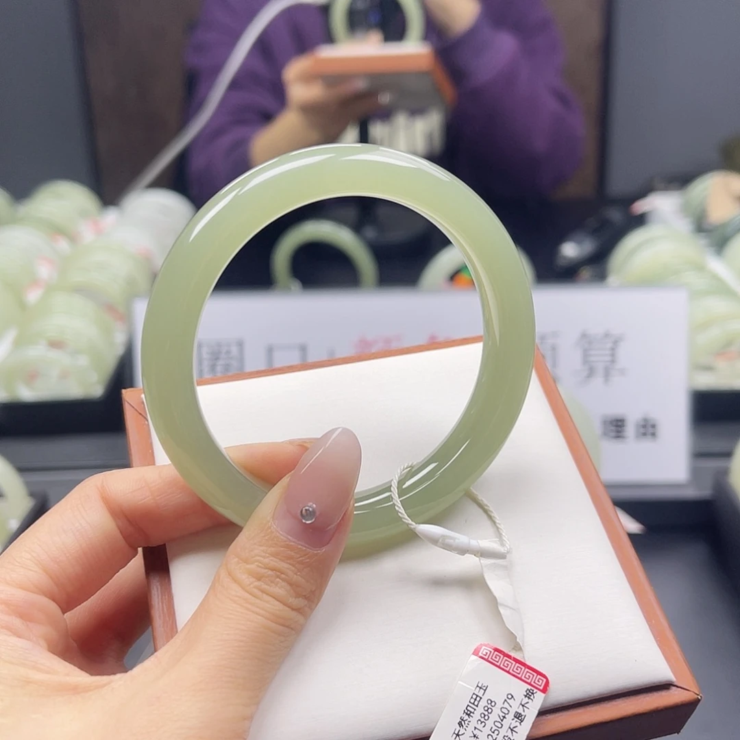 和田玉未镶嵌手镯