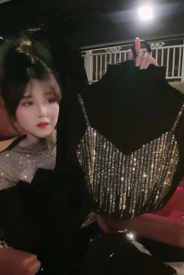 【麦德多】2025秋冬气质显瘦黑色百搭吊带款打底衫（吊带亮钻）