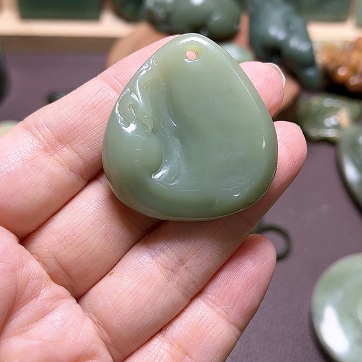 岫岩河磨玉（透闪石质玉）手绳未镶嵌遇**晴