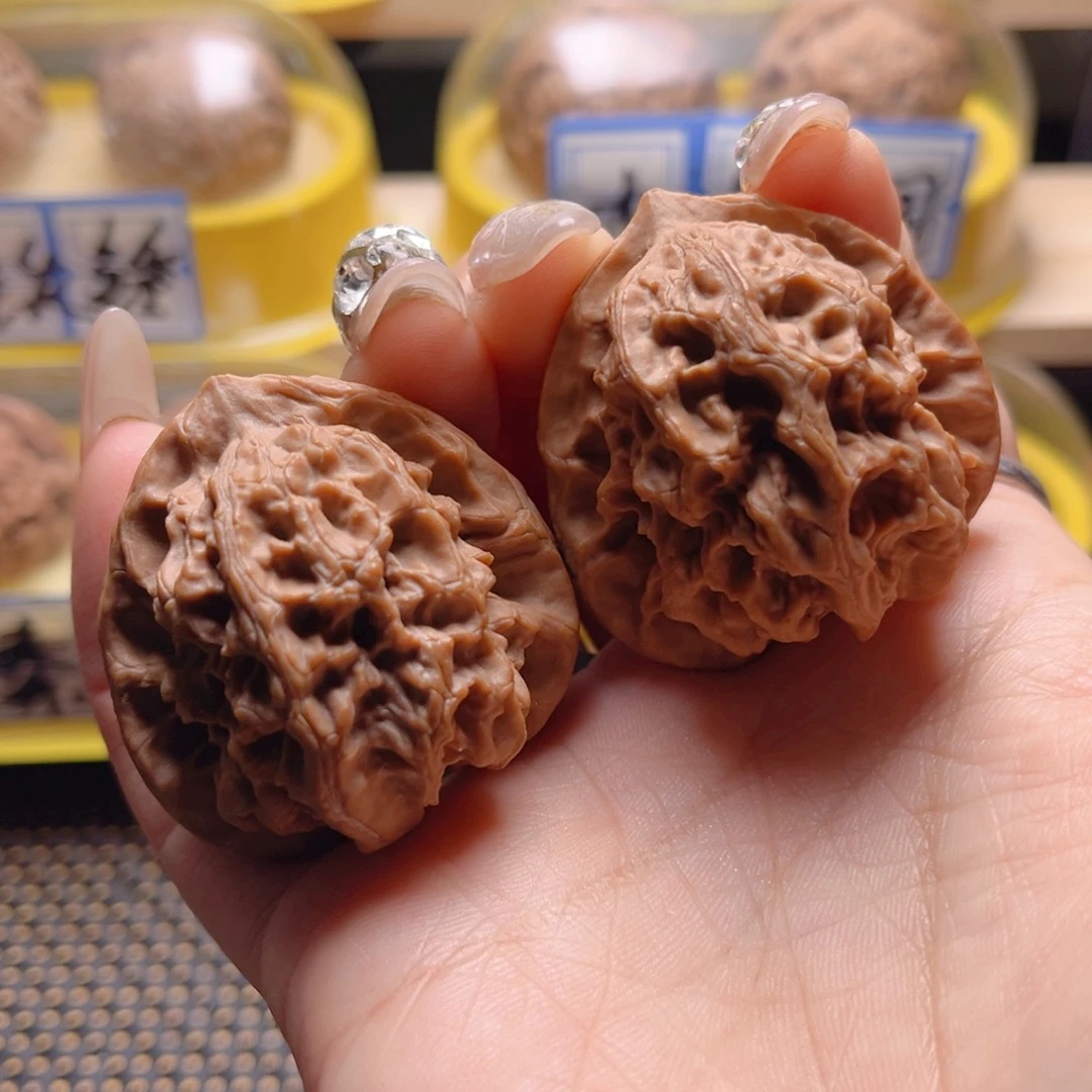 文玩核桃把件梨木台