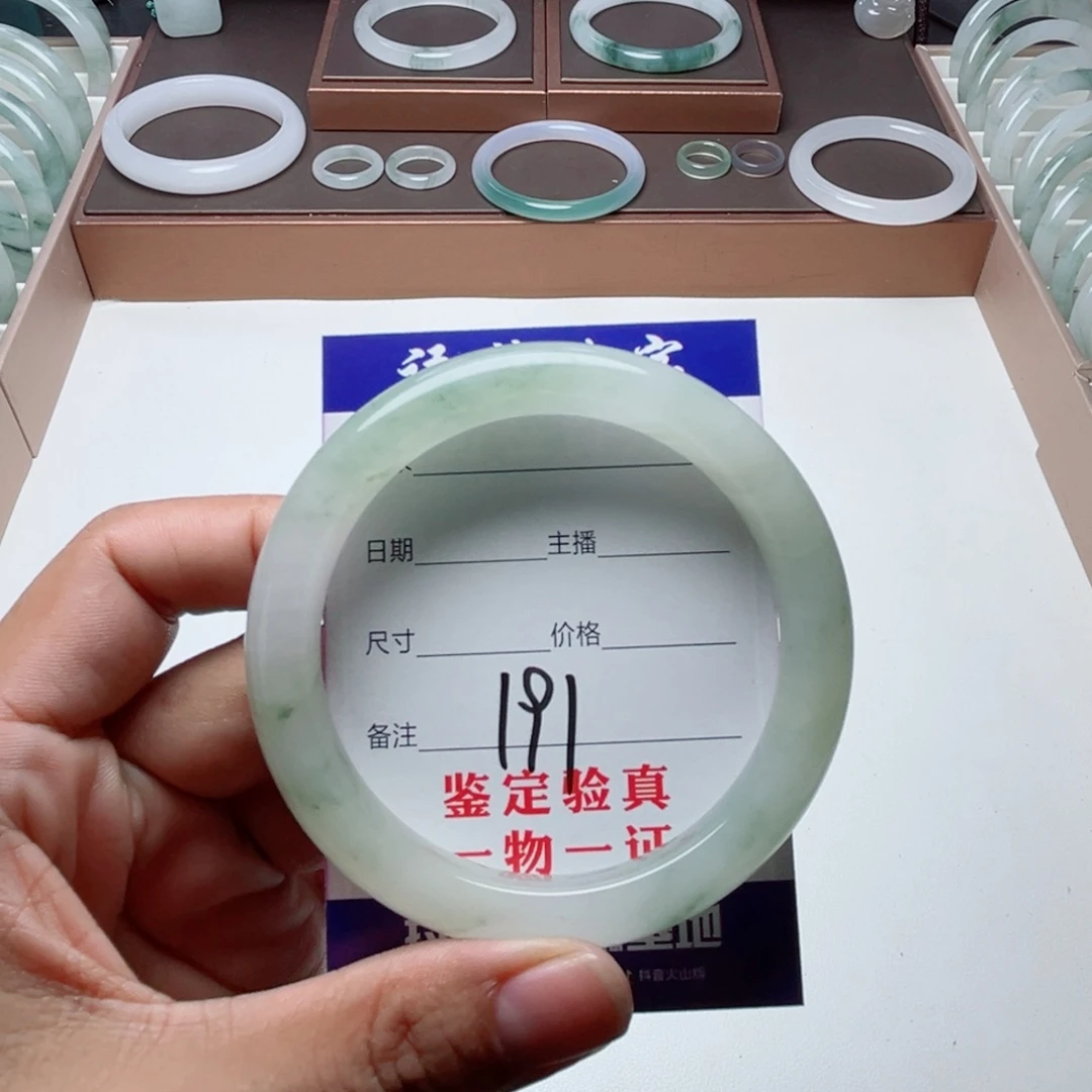 好***在未镶嵌手镯石英质玉