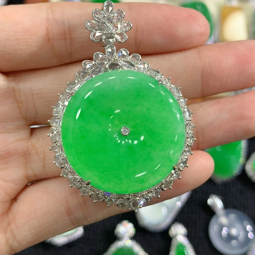 【闪购商品】吊坠(不含链)18K金镶嵌翡翠平安扣