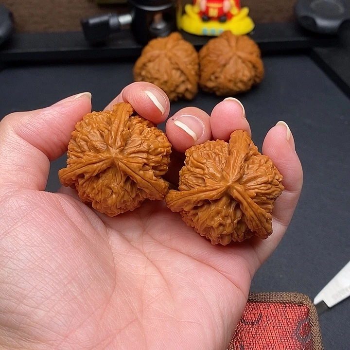 ****文玩核桃把件白奔