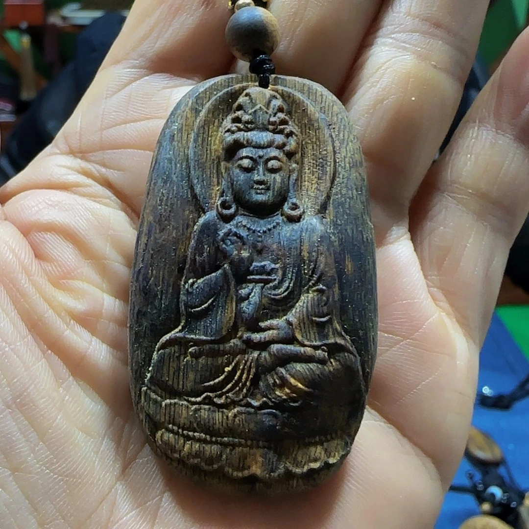 沉香沉香碎屑海南白奇乌身老料观音带绳11克