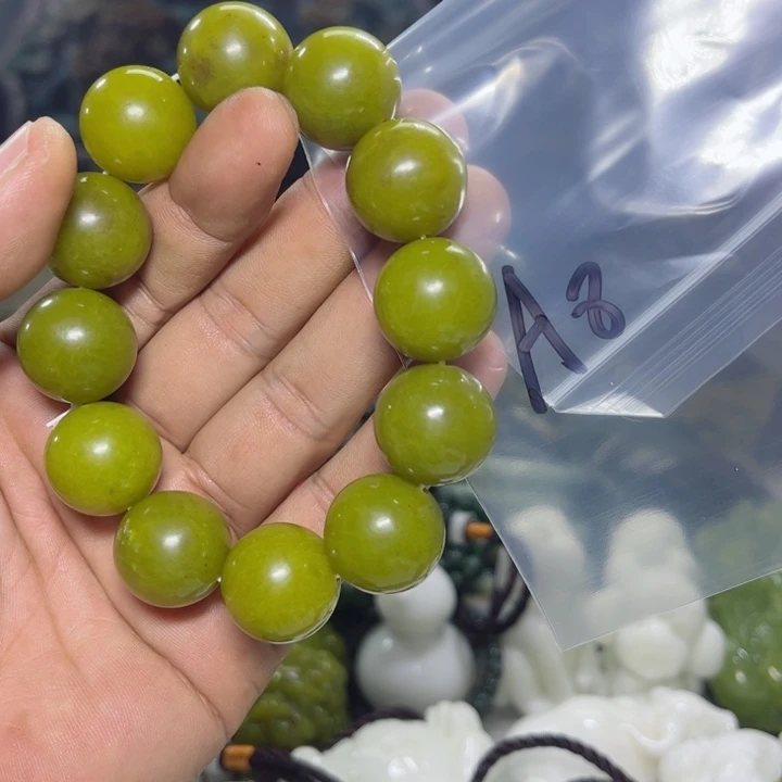 蛇纹石玉项链未镶嵌风**雅