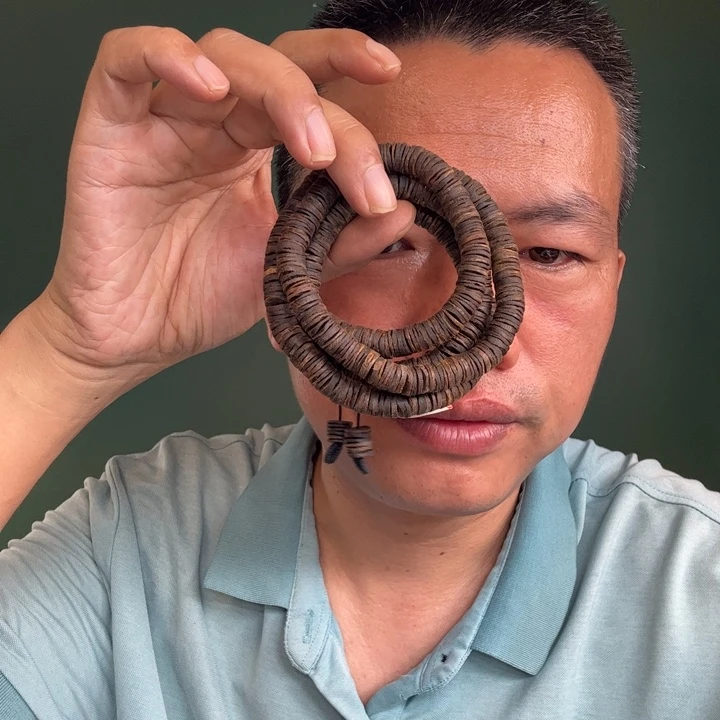 檀***哥沉香手串卡9的沉水48克