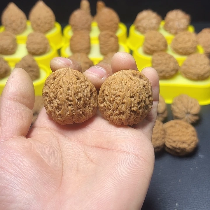 河***业把件文玩核桃凹底拉丝南疆37.5尺3