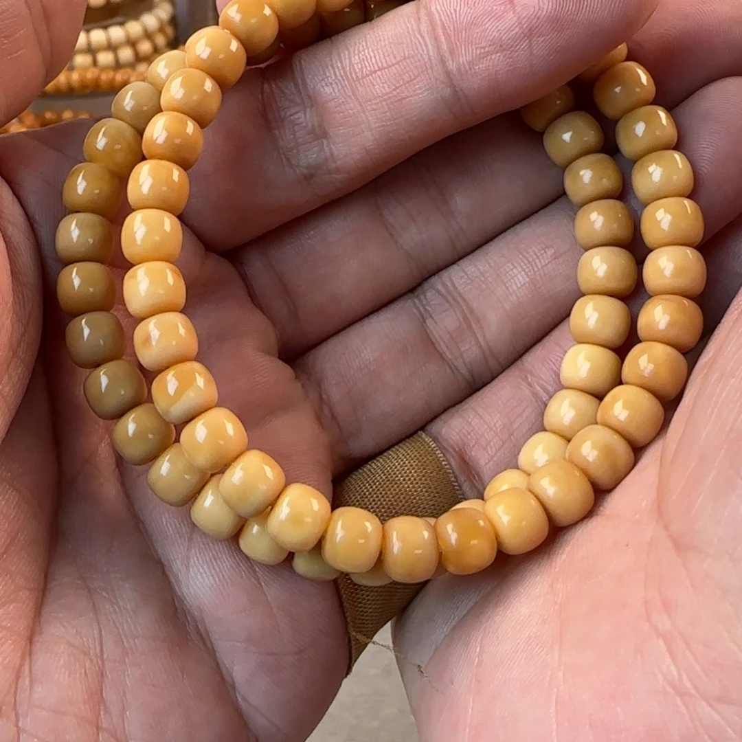 星月菩提吊坠7×6老料半玉化老型