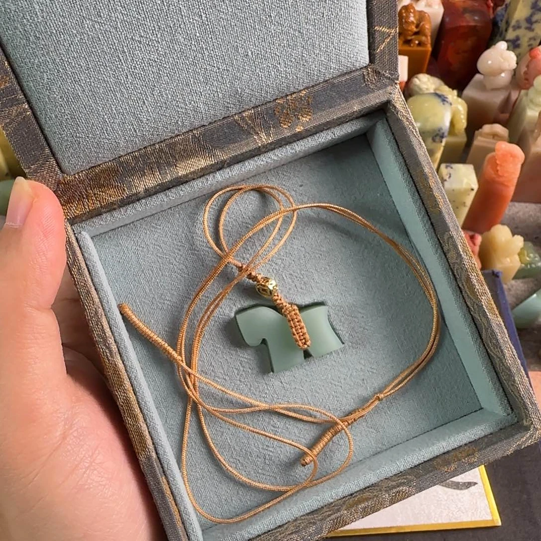 Z***q印石青田石包两字 编号编号8282