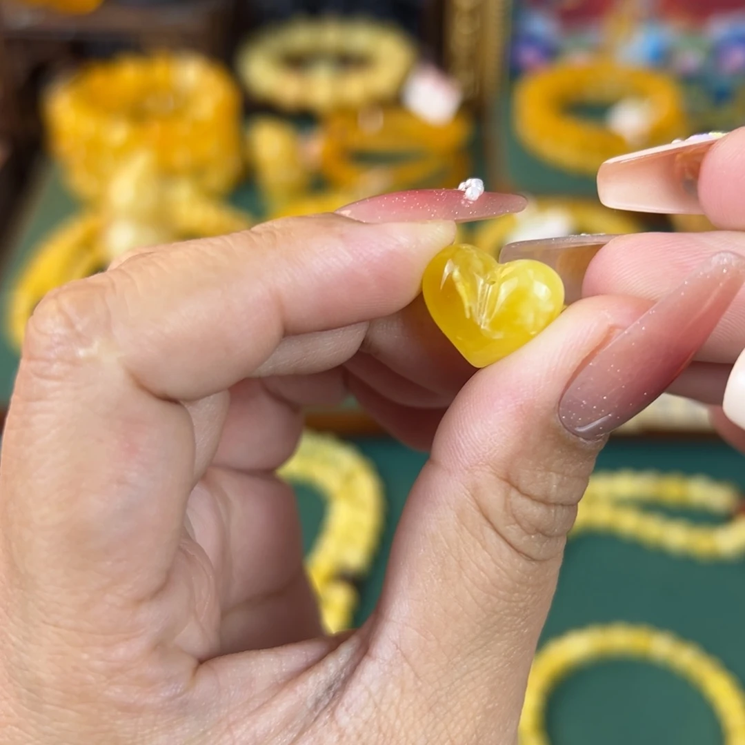 未镶嵌琥珀珠宝奇石