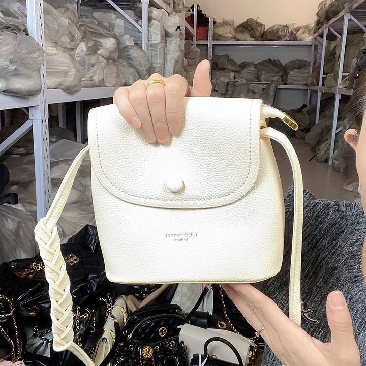 蚕丝小牛剖层皮革PU