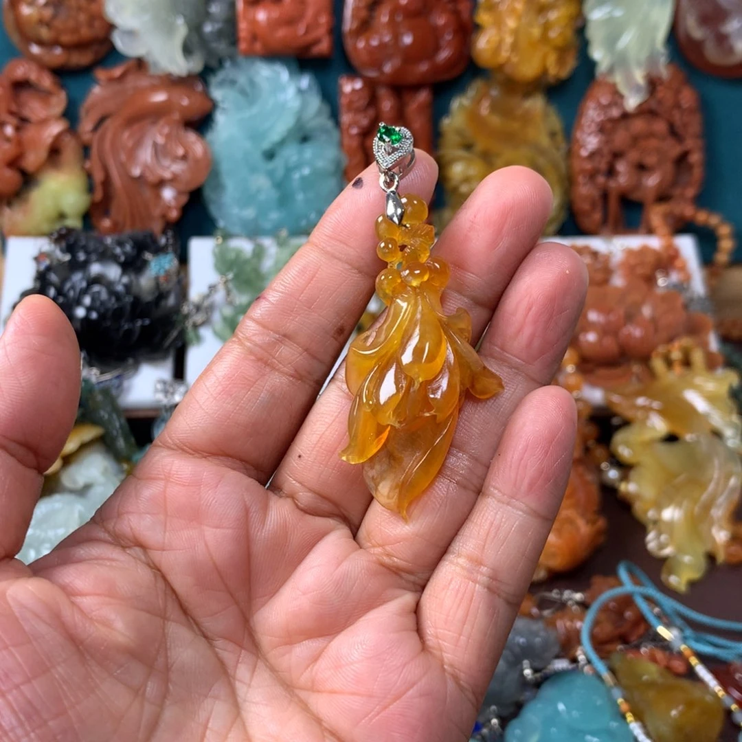 蛇纹石玉未镶嵌挂坠