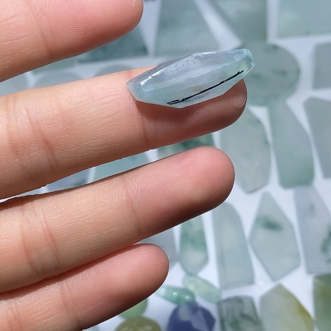 翡翠未镶嵌颈饰543