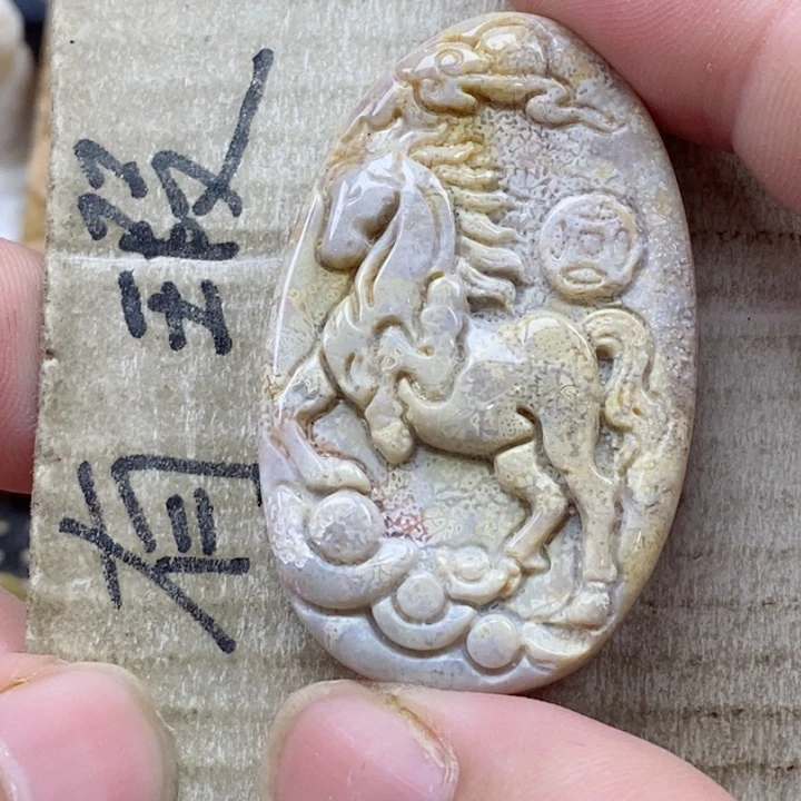 颈饰未镶嵌硅化珊瑚（珊瑚玉）小***窝