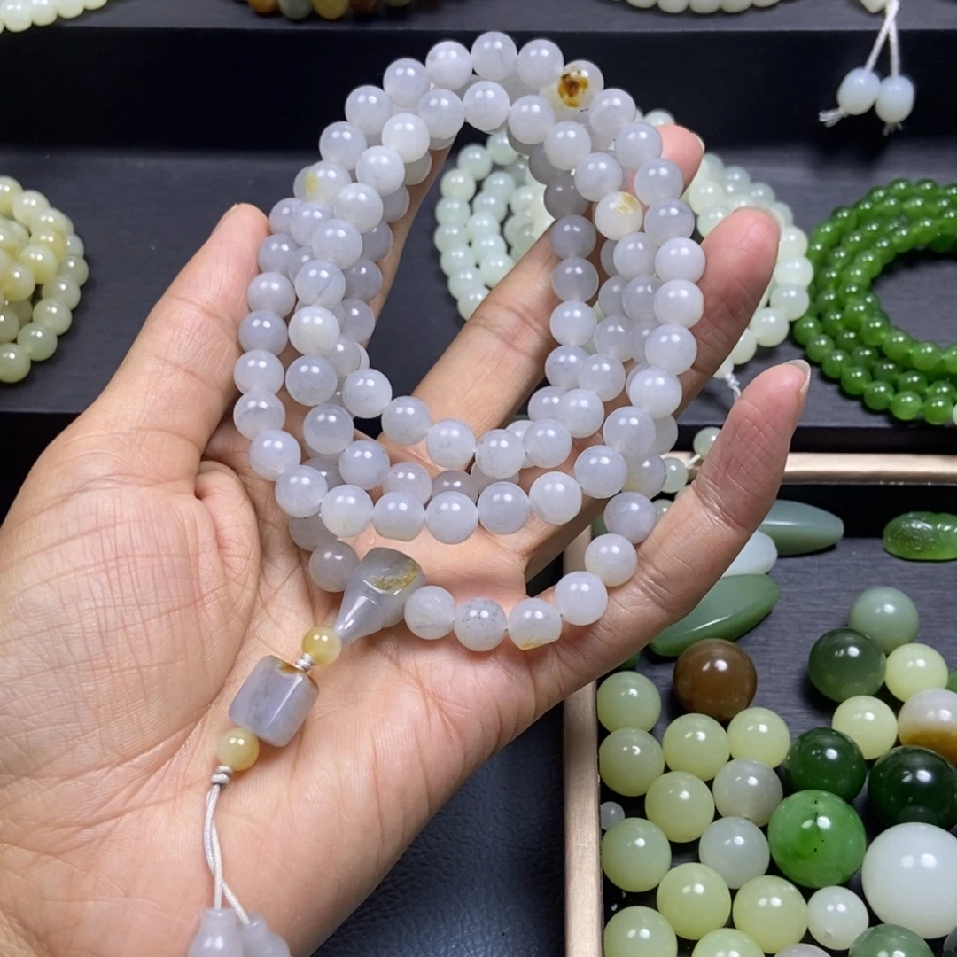 允***和田玉未镶嵌颈饰