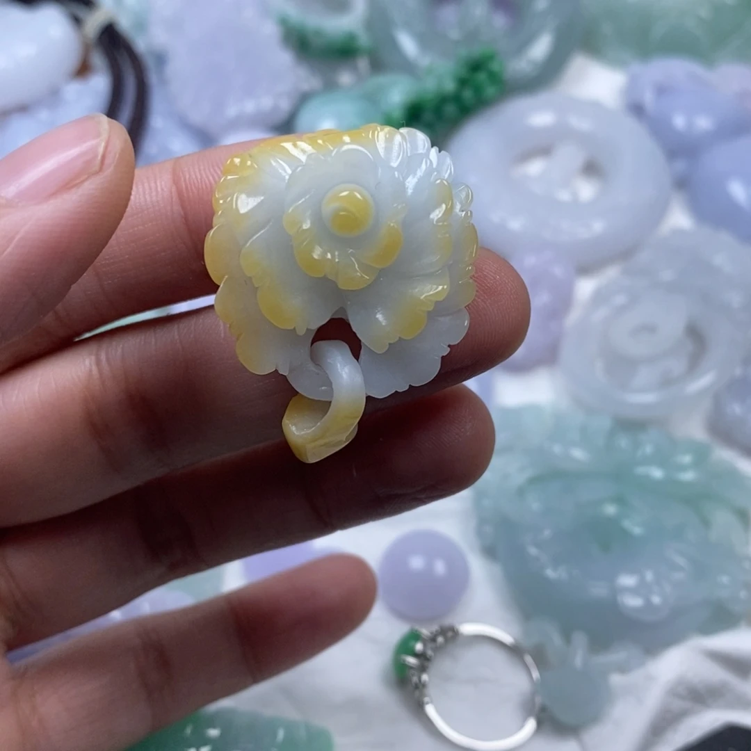 颈饰未镶嵌翡翠小*妃翡翠