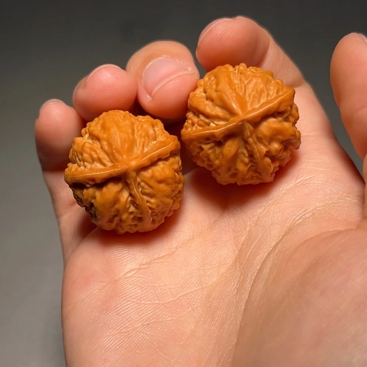 文玩核桃把件三棱1474