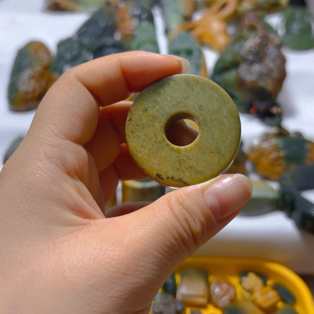 岫岩河磨玉（透闪石质玉）挂件未镶嵌疆*