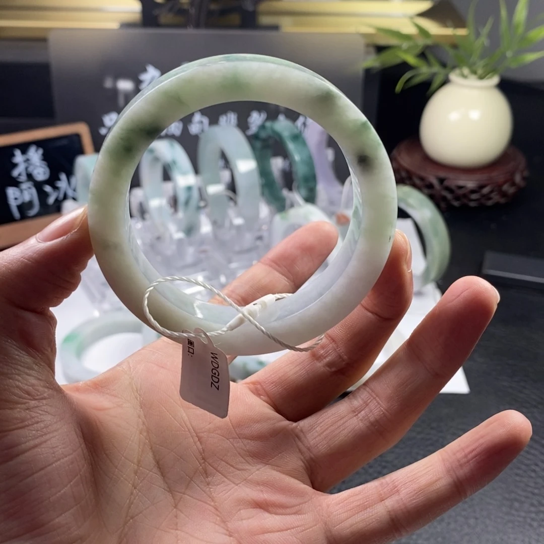 未镶嵌手镯定制翡翠