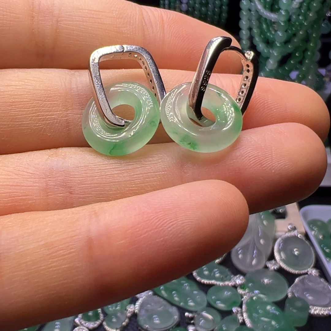 石英质玉（非洲翠）未镶嵌颈饰