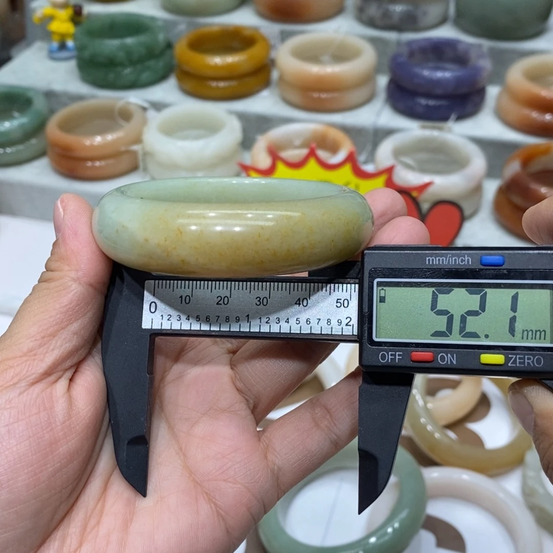 石英岩玉未镶嵌手镯