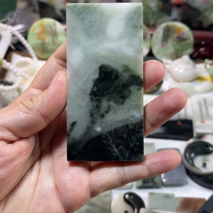 独山玉未镶嵌颈饰手把