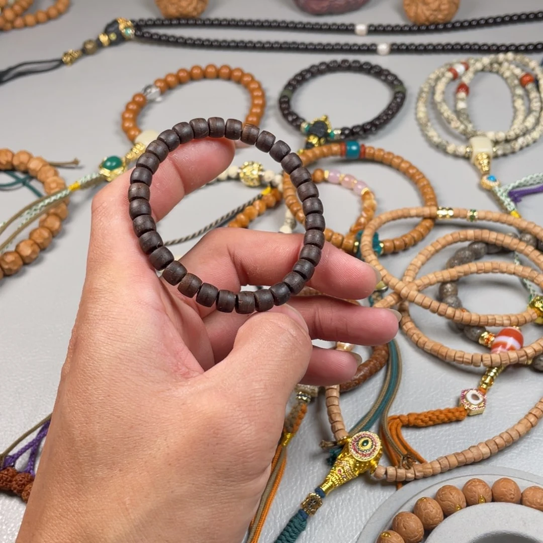 吊坠椰蒂。。。。。。。。。。。。。。。