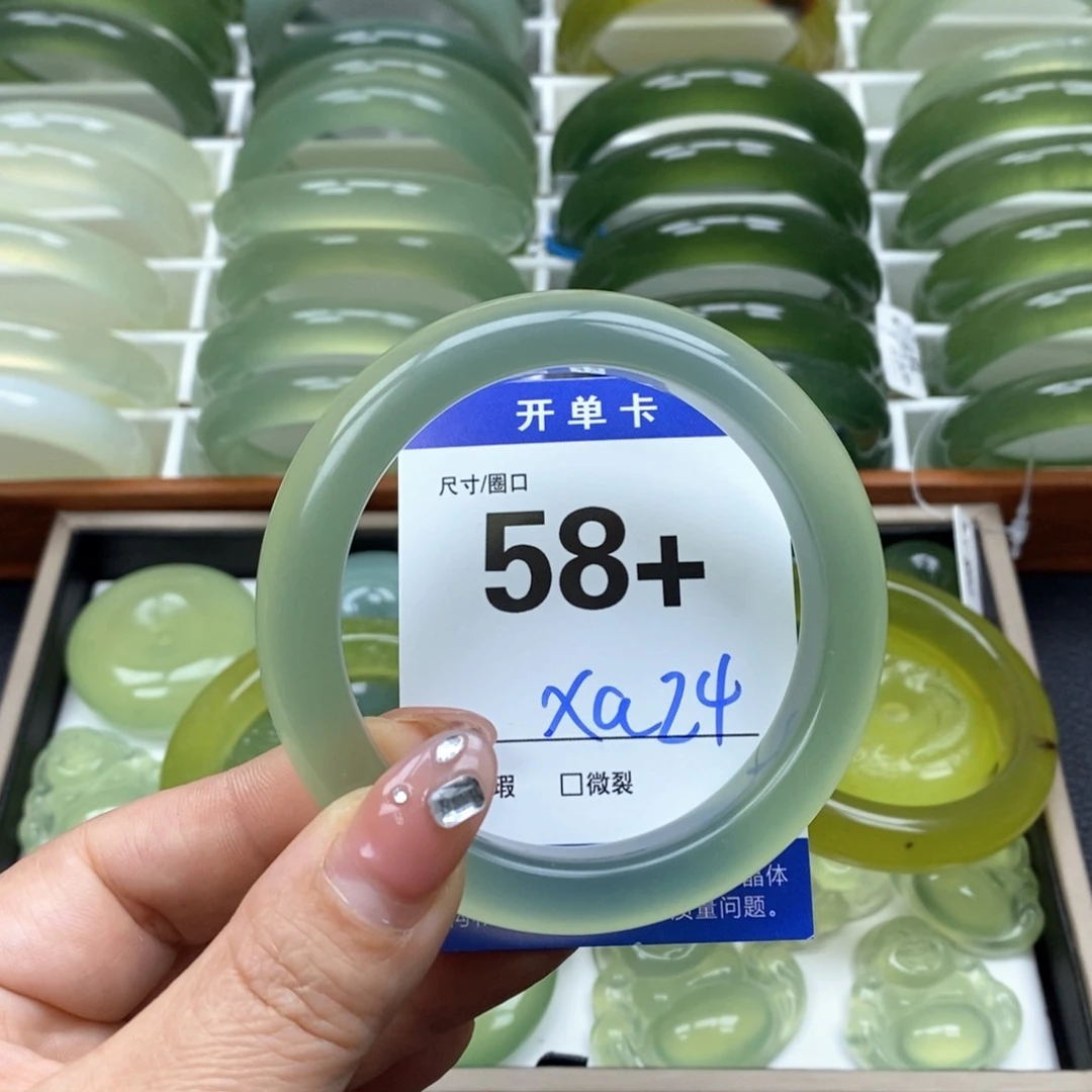 蛇纹石玉手镯未镶嵌R****n