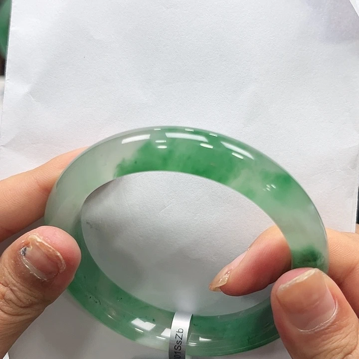 石英质玉（非洲翠）未镶嵌非洲翠手镯➕小尹
