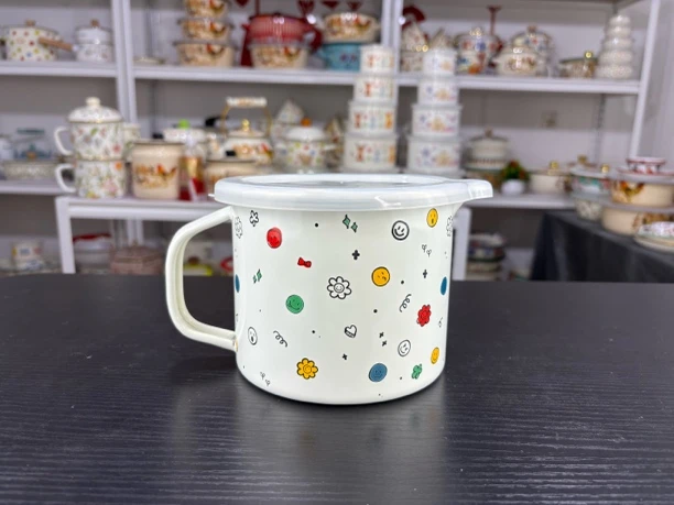 15厘米珐琅搪瓷特厚鹰嘴壶带盖刻度杯可用于油壶奶杯茶壶可加热