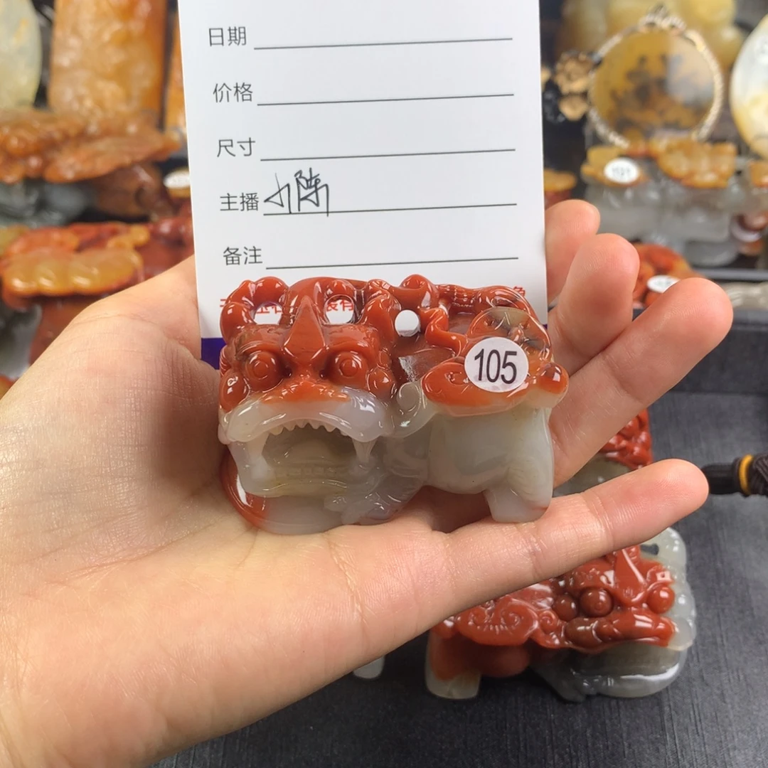 人***。石英质玉（黄龙玉）未镶嵌手把件