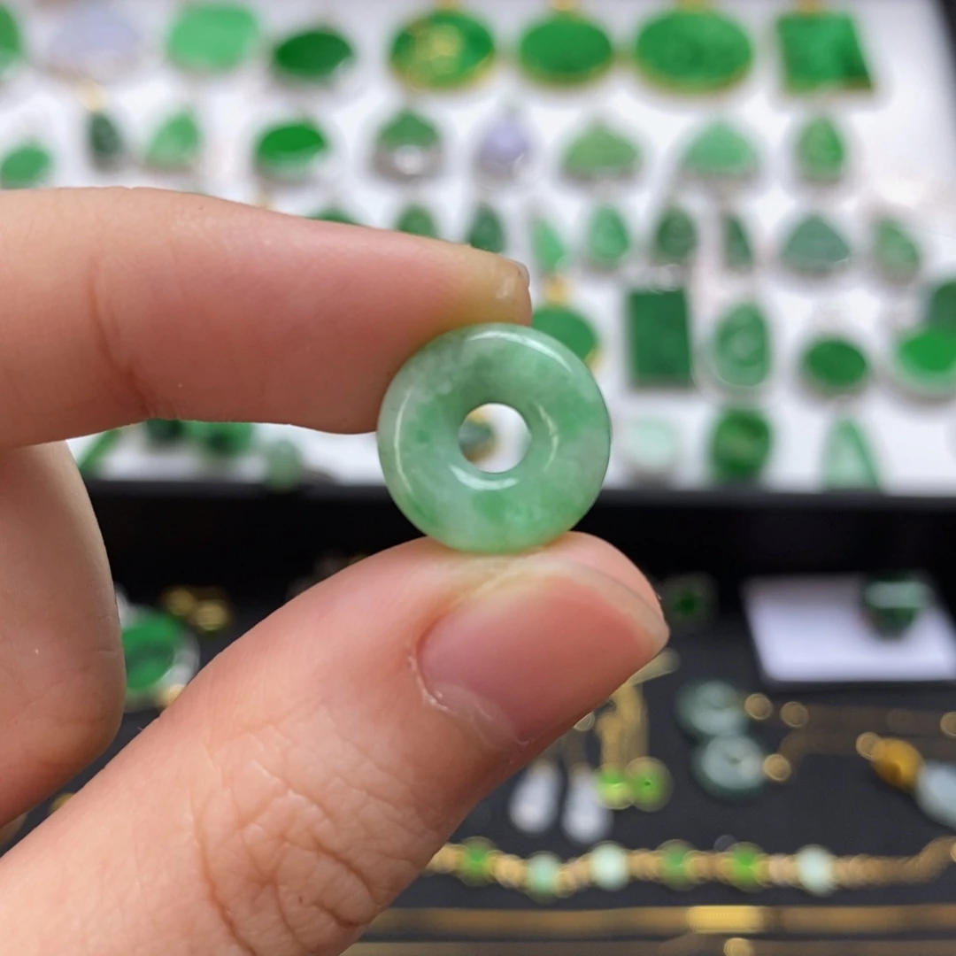 翡翠未镶嵌吊坠(不含链)有纹裂