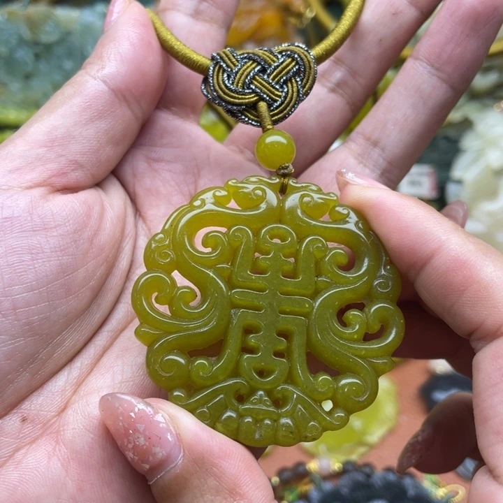 蛇纹石玉未镶嵌颈饰