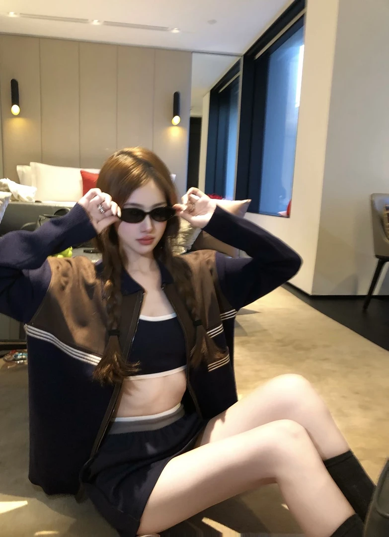 巨好看的早秋外套女2025新款小个子复古百搭学院风翻领短款夹克