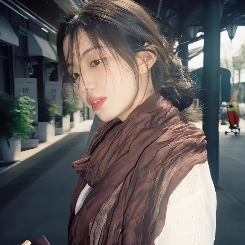 复古纯色棉麻围巾女春秋文艺旅游棕色古着褶皱丝巾披肩高级氛围感