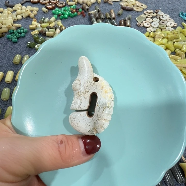 透闪石质玉未镶嵌挂件