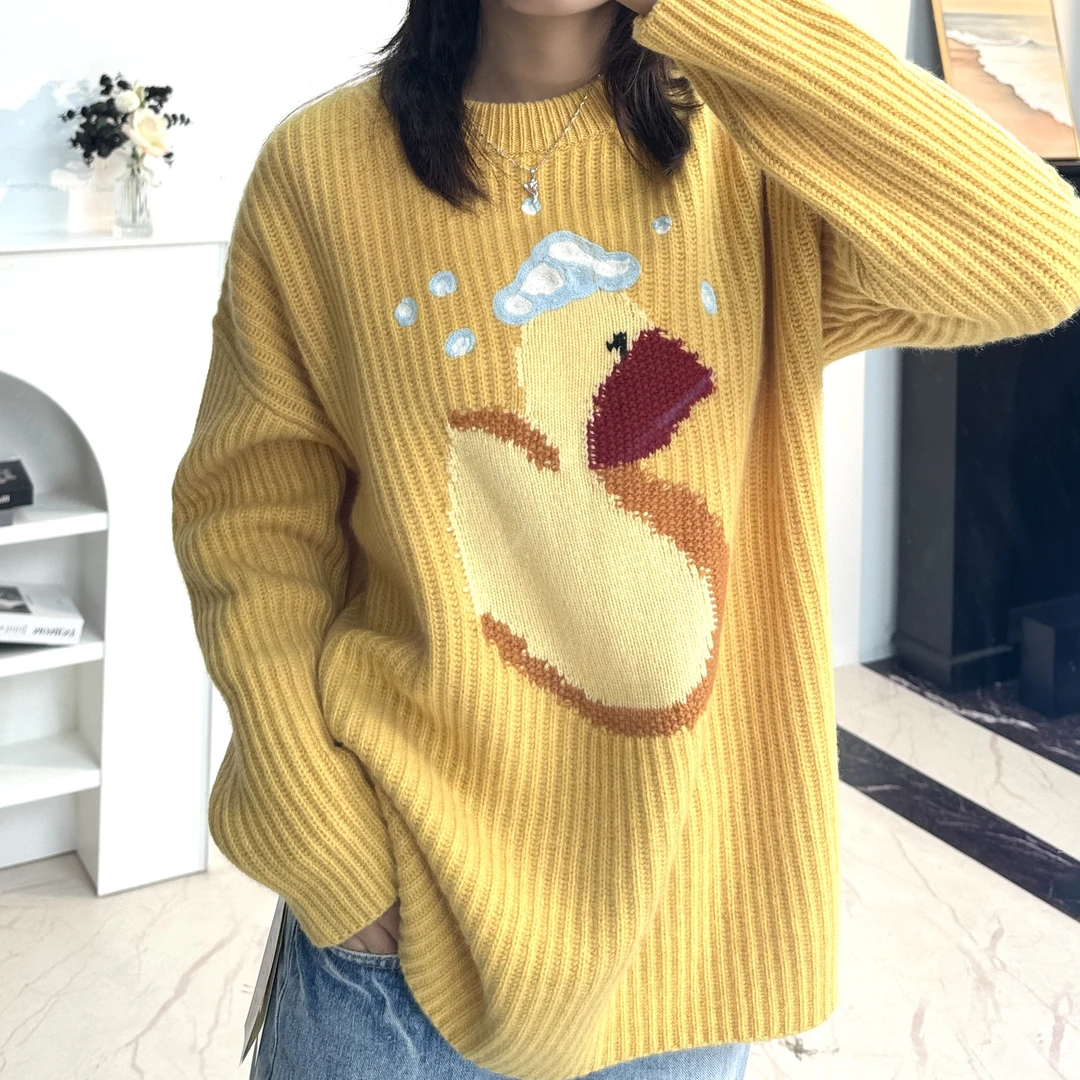【朵朵羊绒】256010-100山羊绒潮牌设计感小黄鸭提花宽松羊绒衫