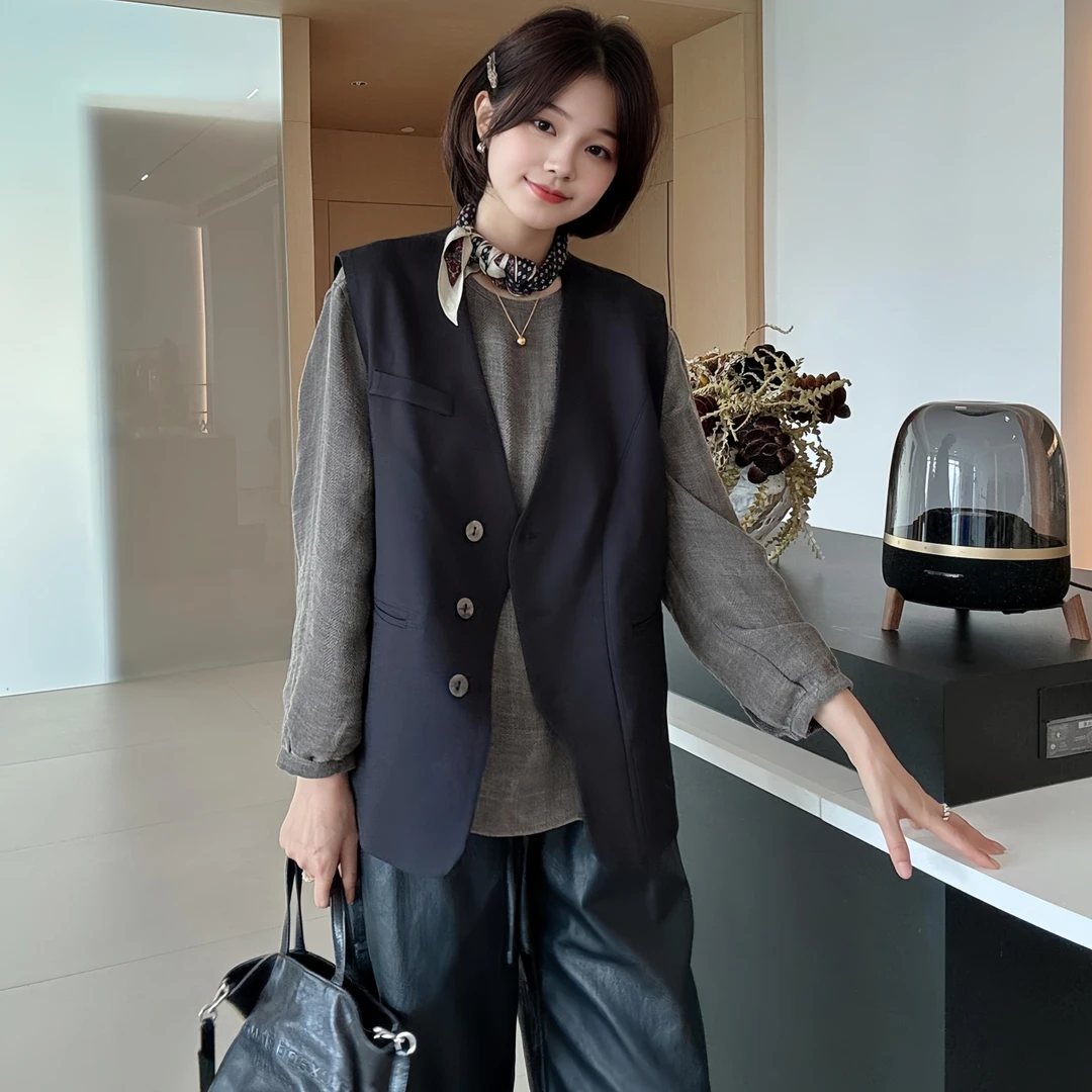 无袖V领三粒扣西装马甲2025秋季大码胖MM显瘦高级感女士背心上衣