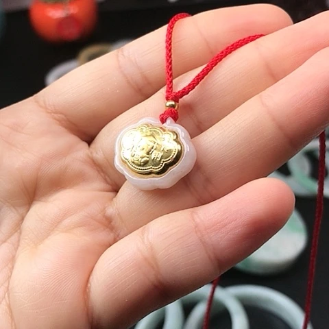 周****翡翠未镶嵌颈饰如意